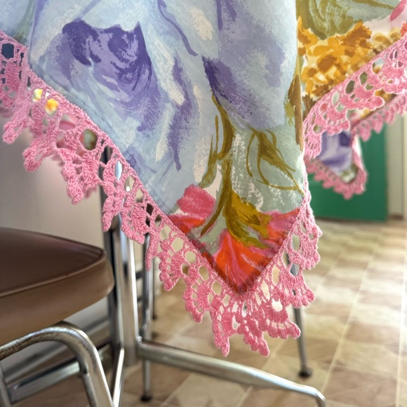 Vintage Floral & Crochet Lace Square Tablecloth - Picture 10 of 15